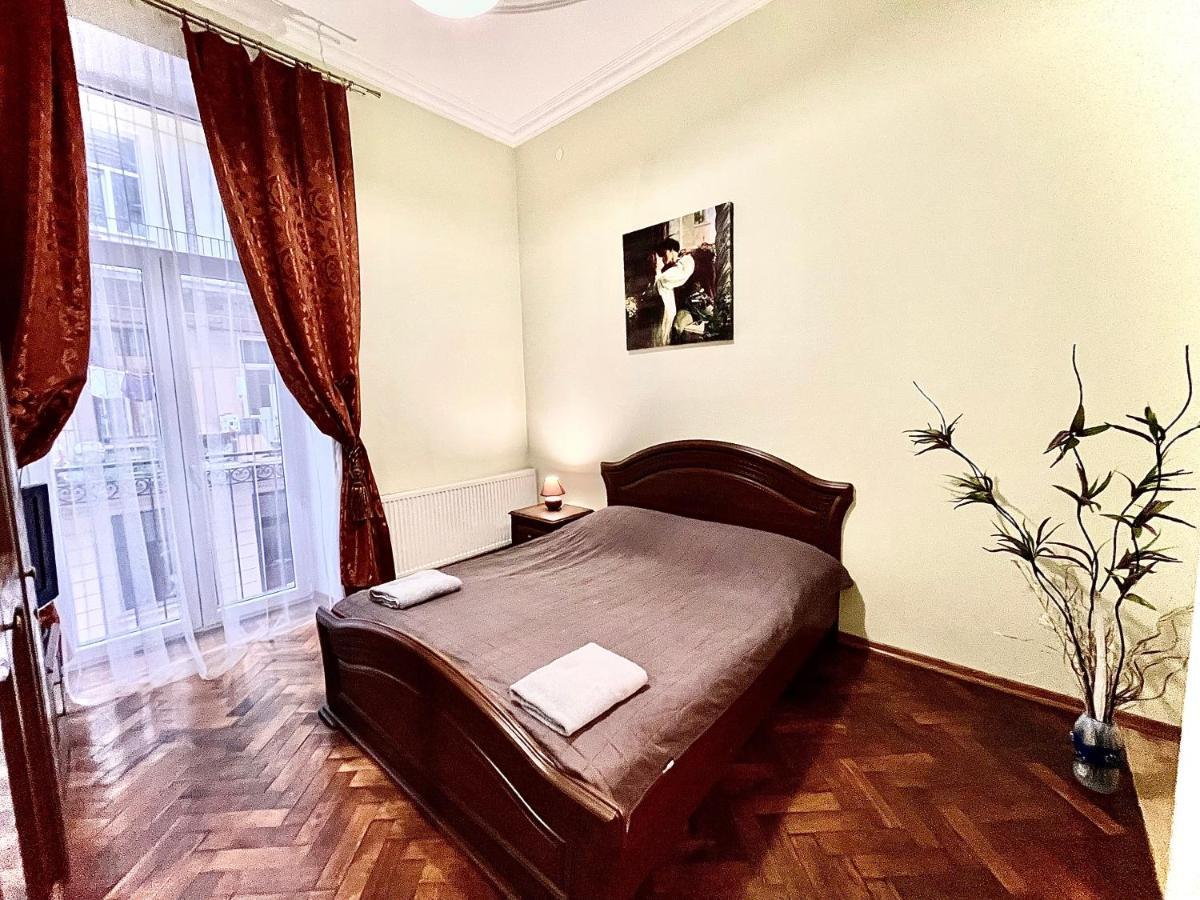 3 Rooms Apartments In The City Centr Lviv Exterior photo