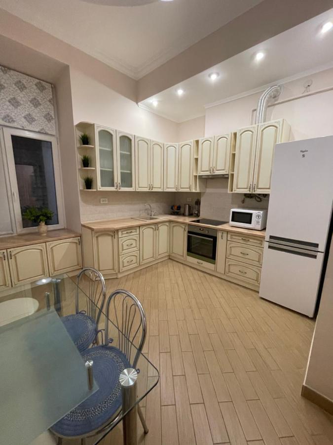 3 Rooms Apartments In The City Centr Lviv Exterior photo