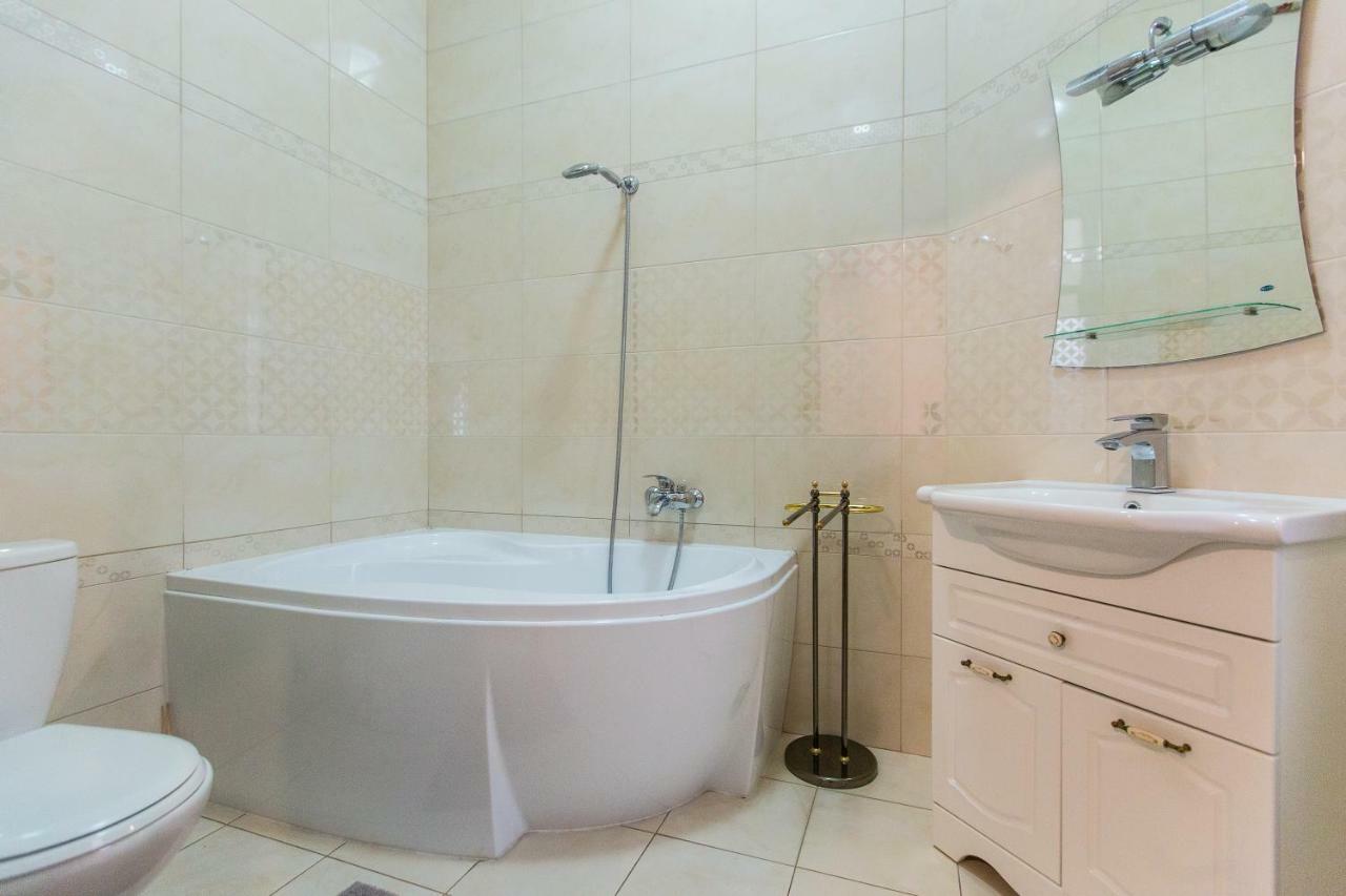 3 Rooms Apartments In The City Centr Lviv Exterior photo