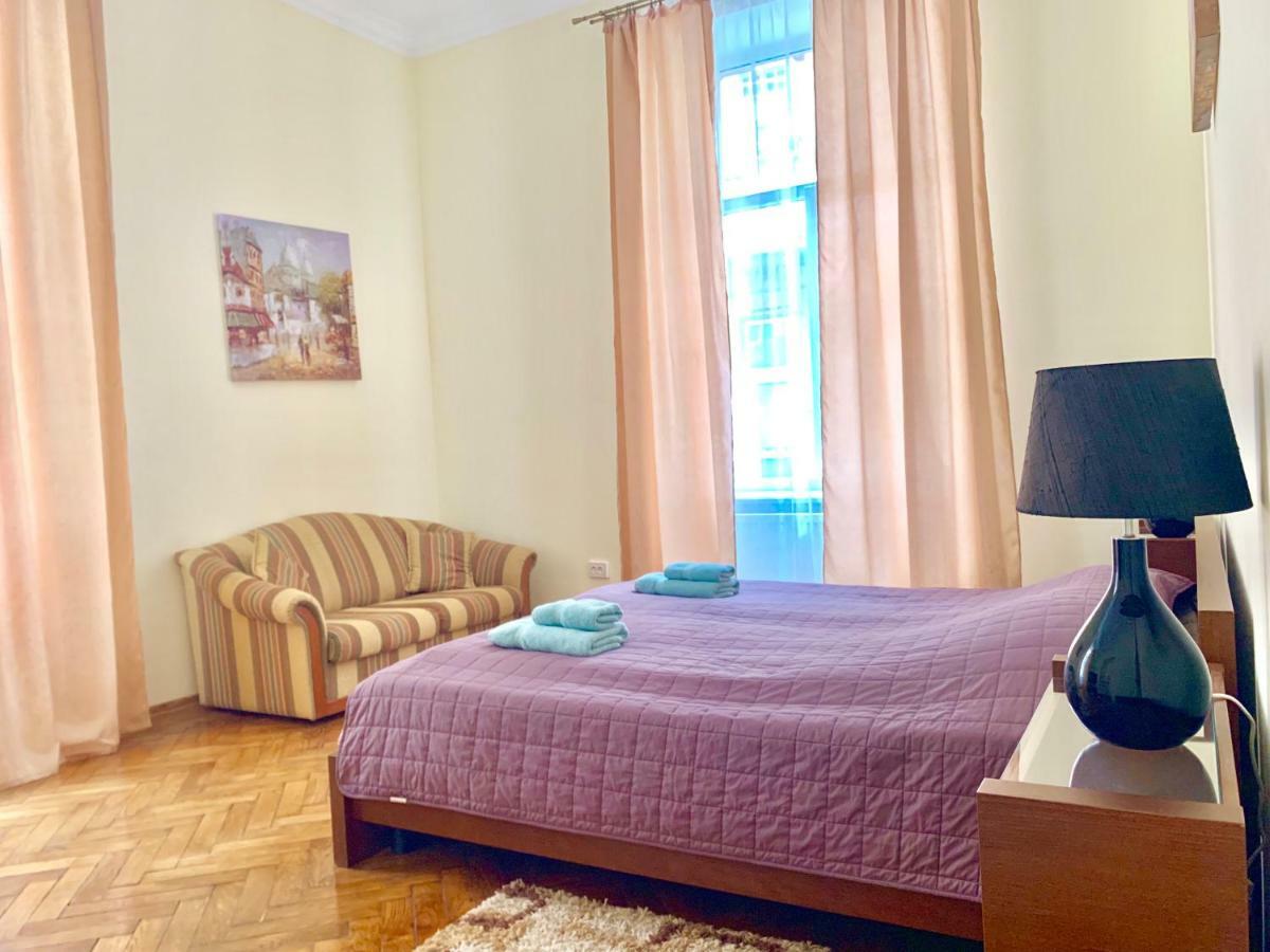 3 Rooms Apartments In The City Centr Lviv Exterior photo