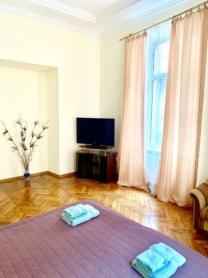 3 Rooms Apartments In The City Centr Lviv Exterior photo